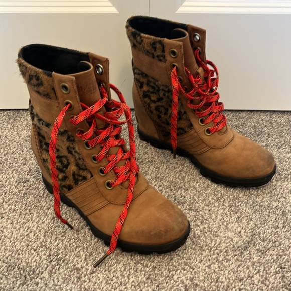 Sorel Lexie Faux Fur leopard print lace up boot womens size 8 - Picture 2 of 6